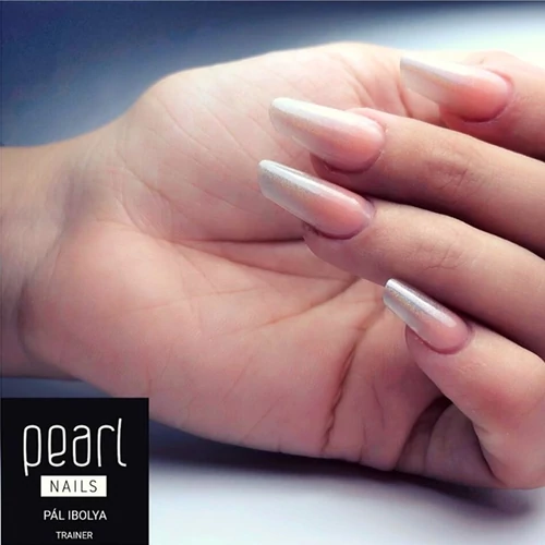 Finoman csillogó köröm Pearl Nails Galaxy pigment por használatával