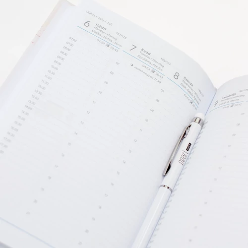 Pearl Nails Határidőnapló 2026 - belseje